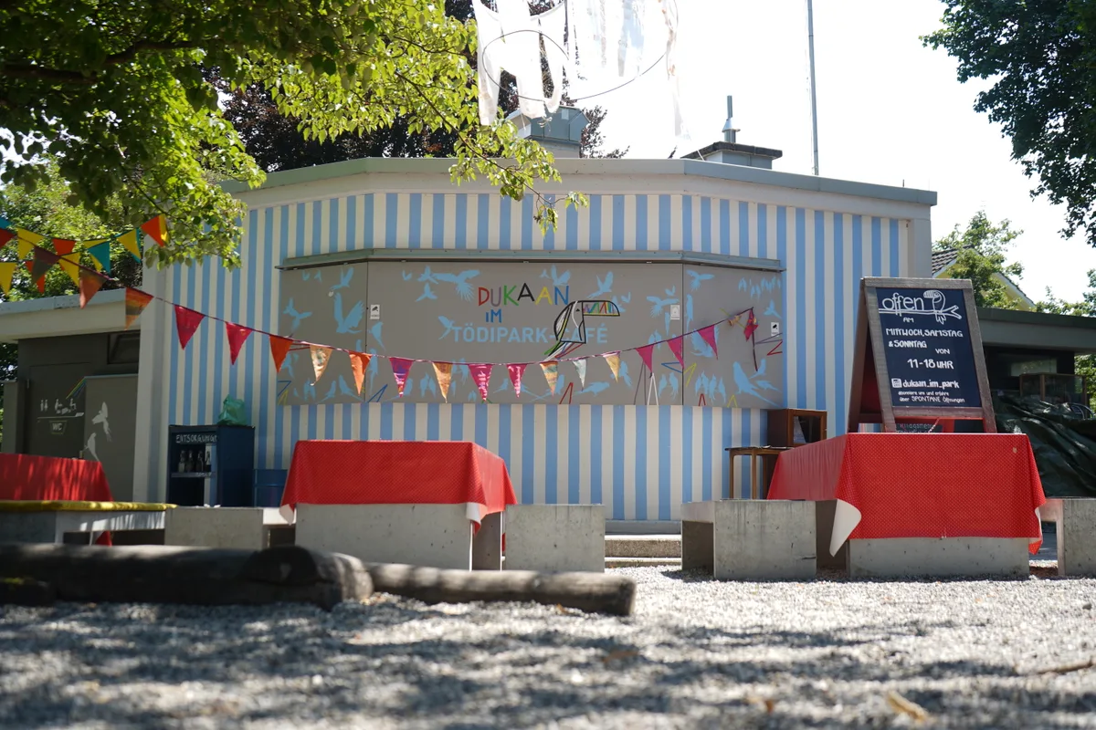 Man sieht den Kiosk im Jörg-Schneider-Park in Wetzikon.